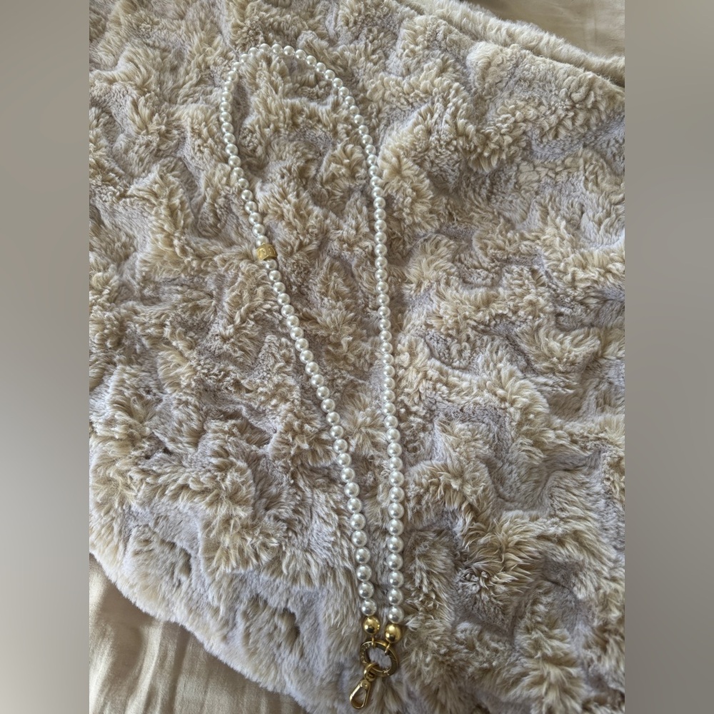Casetify Pearl Chain Crossbody Strap